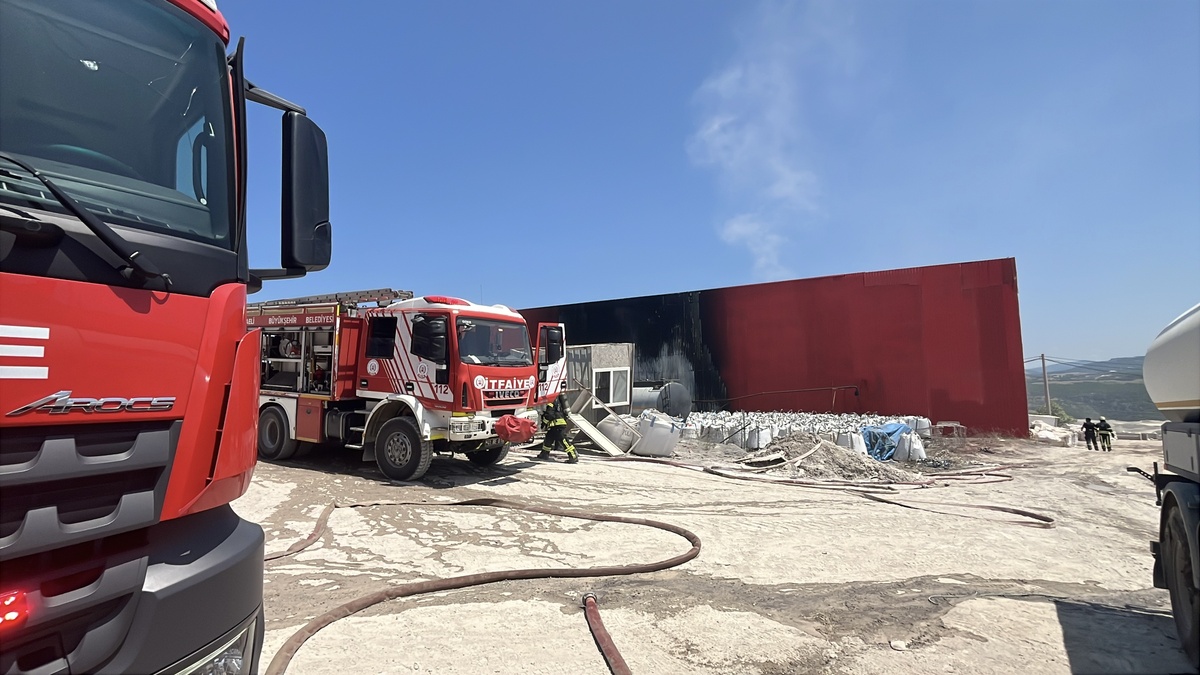 Gebze'de asfalt fabrikasında yangın
