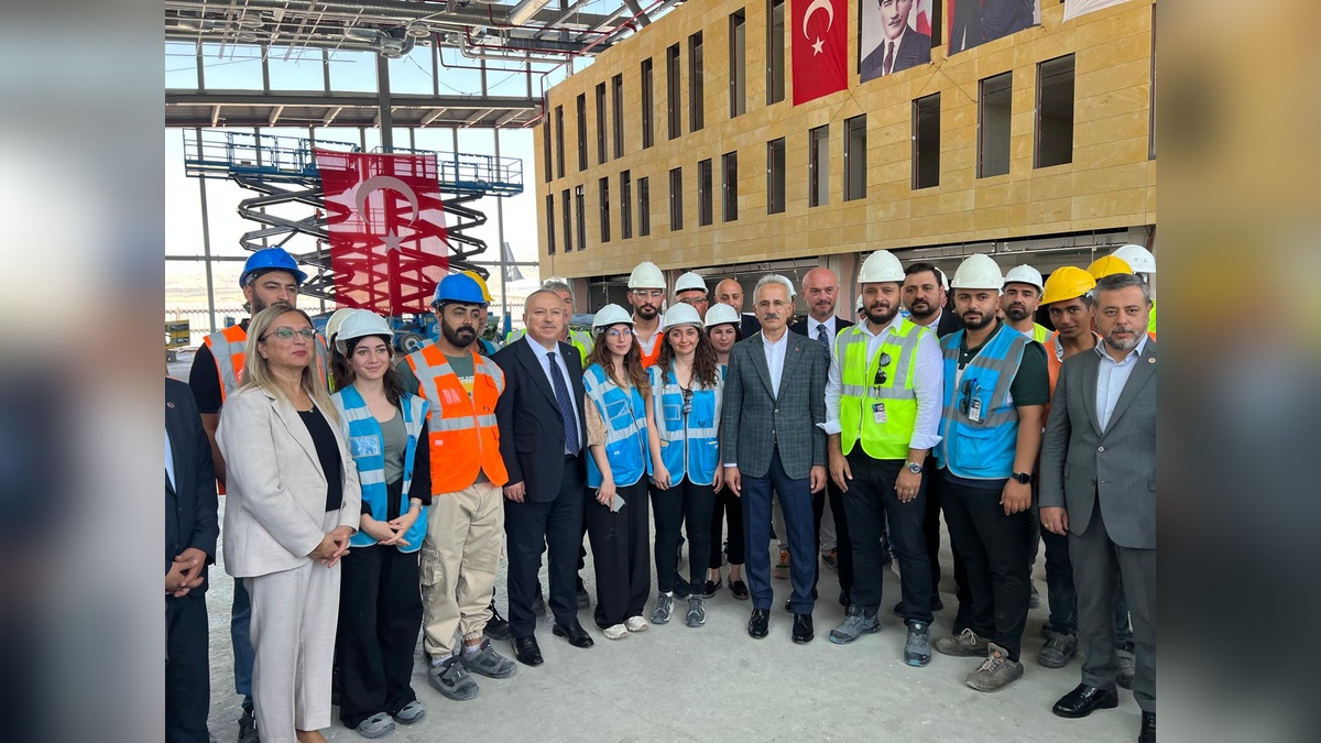 Uraloğlu: Kapadokya Havalimanı'ndaki genişletme çalışmaları ekimde tamamlanacak