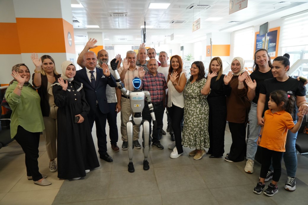 Türkiye’de bir ilk: İnsansı robot nüfusa kaydettirildi